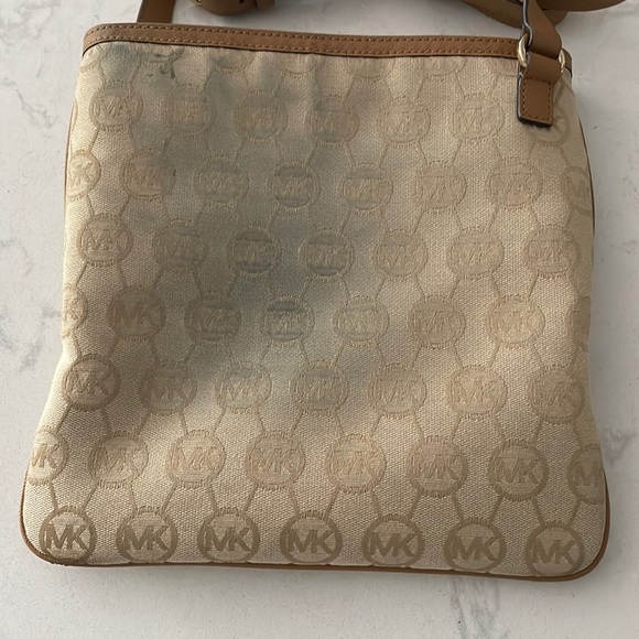 ❌SOLD❌ Michael Kors Women Crossbody Bag- Tan/Gold - Picture 12 of 17